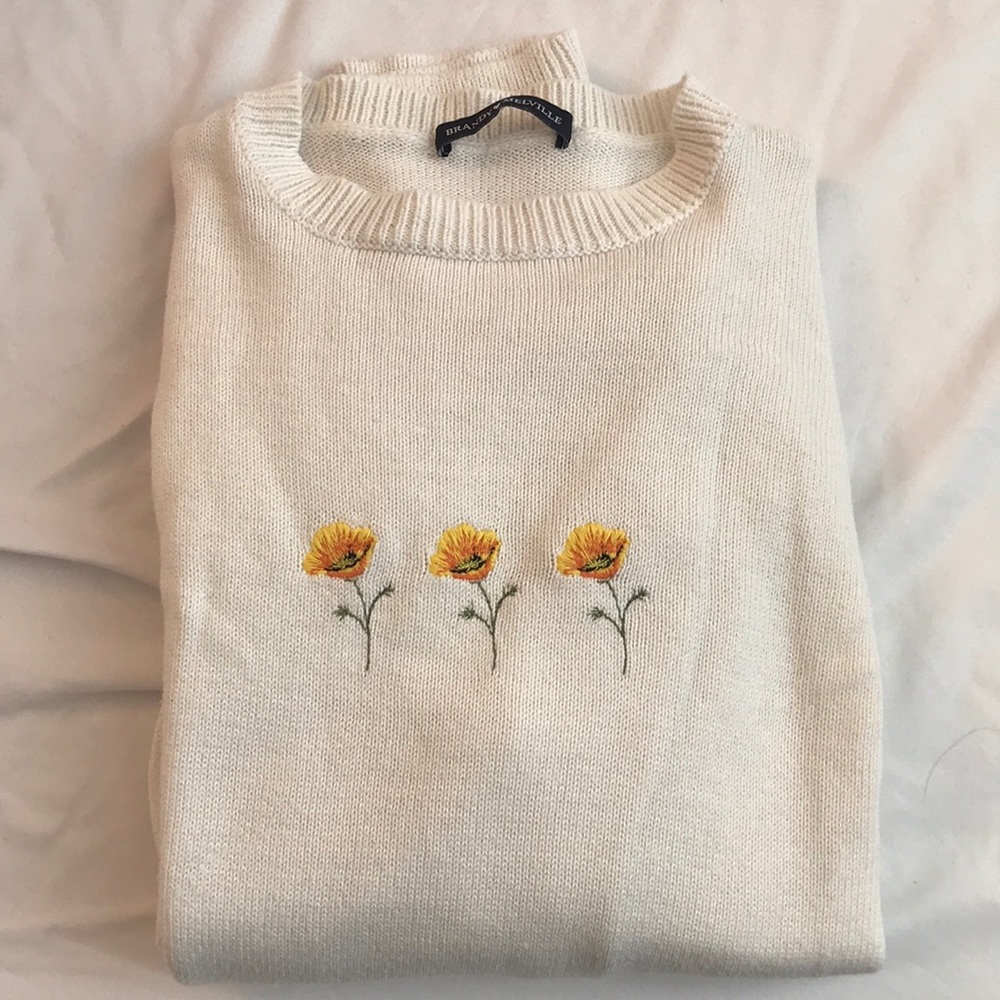 SOLD❗️Brandy Melville Poppy White Sweater - Picture 3 of 4